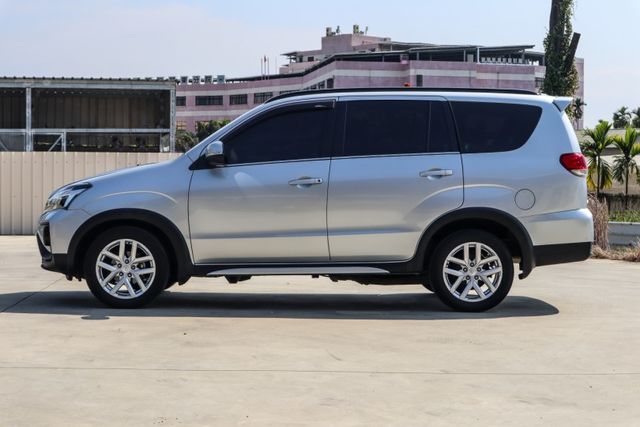 【最頂級旗艦版 原廠保養】僅跑５萬│數位儀錶│數位後視鏡│後座空調│導航│倒車顯影│手機連結│盲點偵測│ISOFIX  第3張相片