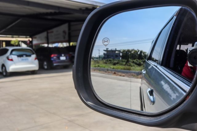 【最頂級旗艦版 原廠保養】僅跑５萬│數位儀錶│數位後視鏡│後座空調│導航│倒車顯影│手機連結│盲點偵測│ISOFIX  第5張相片