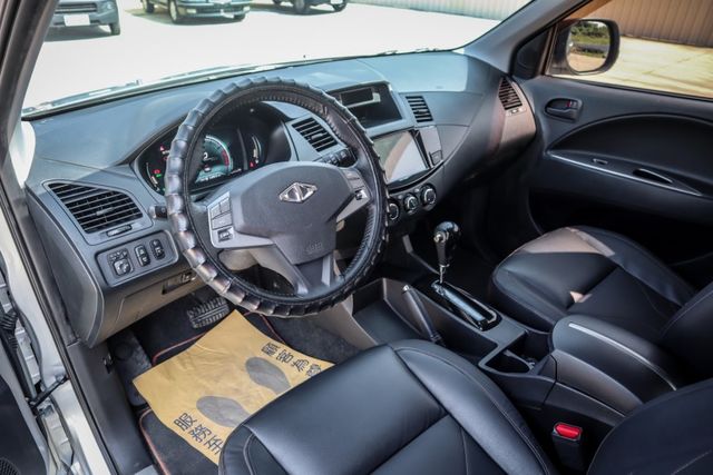 【最頂級旗艦版 原廠保養】僅跑５萬│數位儀錶│數位後視鏡│後座空調│導航│倒車顯影│手機連結│盲點偵測│ISOFIX  第7張相片