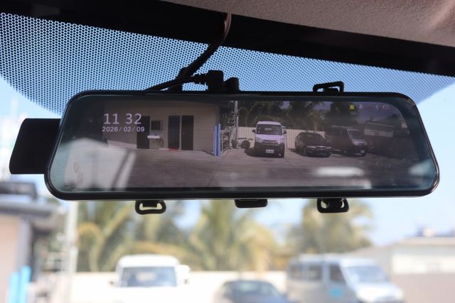 【最頂級旗艦版 原廠保養】僅跑５萬│數位儀錶│數位後視鏡│後座空調│導航│倒車顯影│手機連結│盲點偵測│ISOFIX  第14張相片