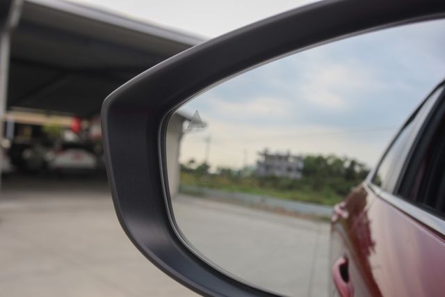 【僅跑２萬多 原廠保養】原廠加價車色+導航│全速域跟車│車道偏移輔助│CARPLAY│盲點偵測│ISOFIX│倒車顯影  第6張相片