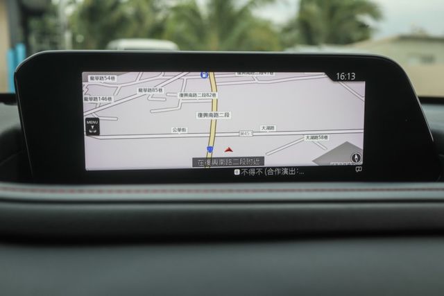 【僅跑２萬多 原廠保養】原廠加價車色+導航│全速域跟車│車道偏移輔助│CARPLAY│盲點偵測│ISOFIX│倒車顯影  第15張相片