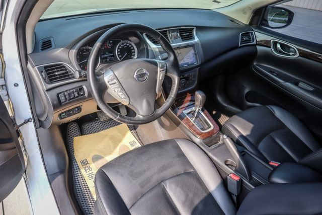 【最頂級旗艦環景版 里程僅跑５萬多】全車原鈑件│原廠保養│電動椅│４安│環景影像│衛星導航│盲點偵測│後座出風│數位電視  第6張相片