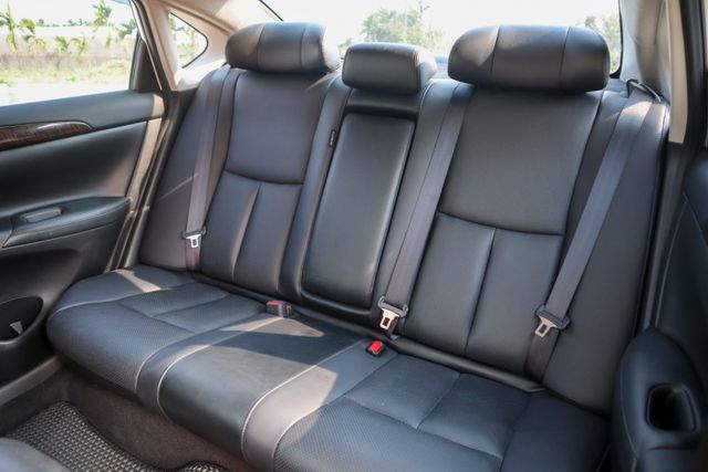 【最頂級旗艦環景版 里程僅跑５萬多】全車原鈑件│原廠保養│電動椅│４安│環景影像│衛星導航│盲點偵測│後座出風│數位電視  第9張相片