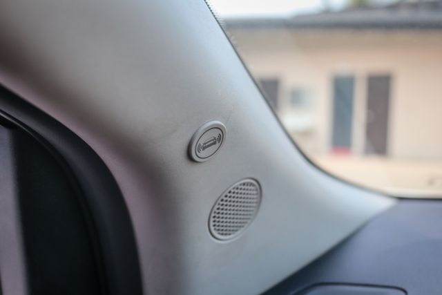 【最頂級旗艦環景版 里程僅跑５萬多】全車原鈑件│原廠保養│電動椅│４安│環景影像│衛星導航│盲點偵測│後座出風│數位電視  第12張相片