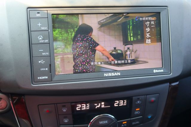 【最頂級旗艦環景版 里程僅跑５萬多】全車原鈑件│原廠保養│電動椅│４安│環景影像│衛星導航│盲點偵測│後座出風│數位電視  第17張相片