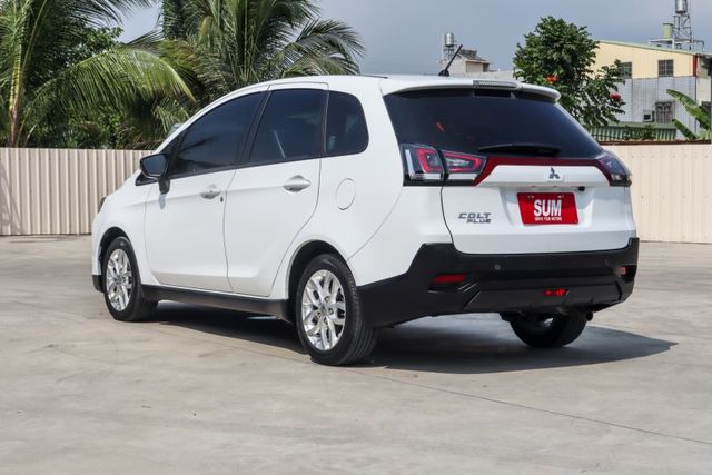 【最頂級輕鬆影音版 僅跑２萬】原廠保養│電子後視鏡│電動尾門│CARPLAY│倒車顯影│前後車距雷達│導航│I-KEY  第2張相片