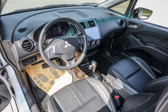 【最頂級輕鬆影音版 僅跑２萬】原廠保養│電子後視鏡│電動尾門│CARPLAY│倒車顯影│前後車距雷達│導航│I-KEY  第7張相片