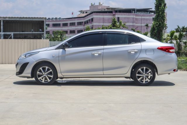 【小改款 全車原鈑件】新車保固中│CARPLAY│倒車顯影│衛星導航│前後霧燈│ISOFIX│LED日行燈│倒車雷達  第3張相片