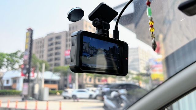 NISSAN日產 LIVINA  第7張相片