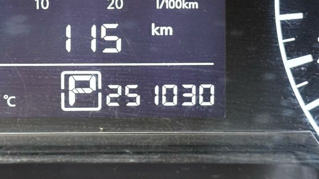 NISSAN日產 TIIDA  第17張相片