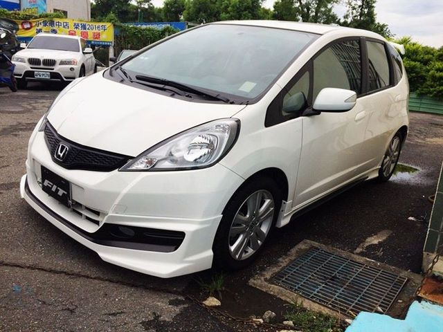 2011年 FIT 2代 原廠選配大螢幕 大包  第1張相片