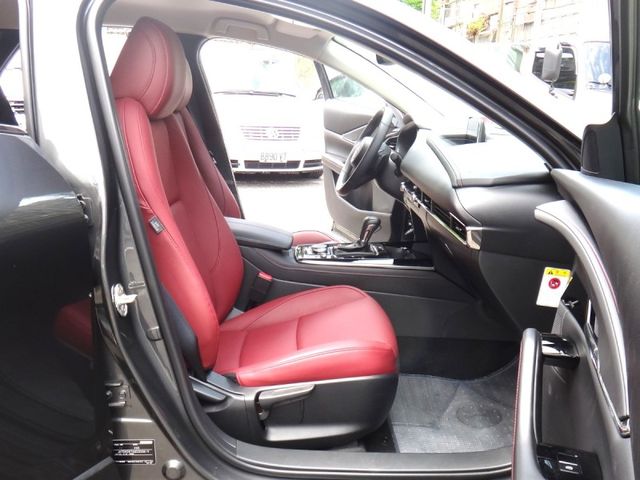 Mazda  CX-30  第12張相片