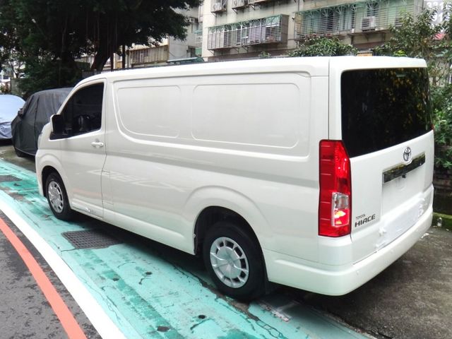Toyota  Hiace  第10張相片