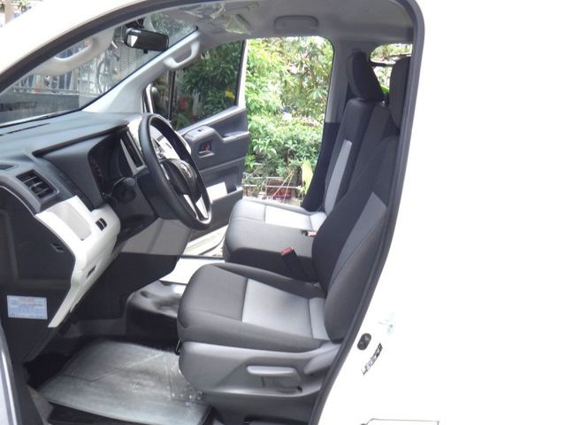 Toyota  Hiace  第13張相片