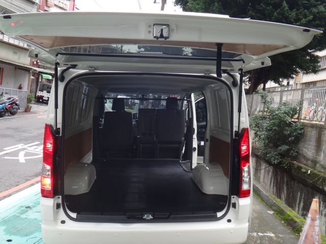 Toyota  Hiace  第23張相片