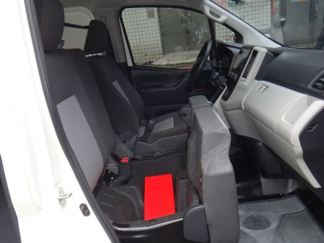 Toyota  Hiace  第24張相片