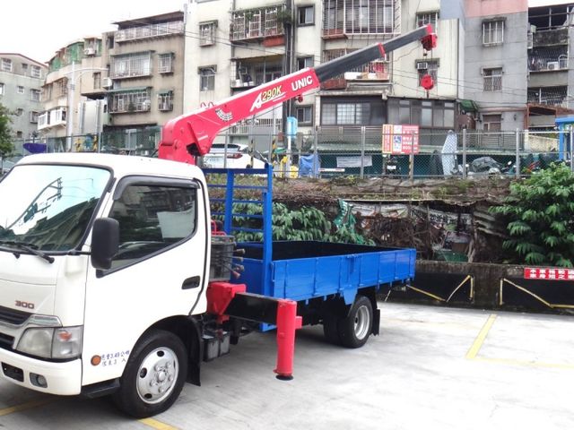 Hino  300  第10張相片