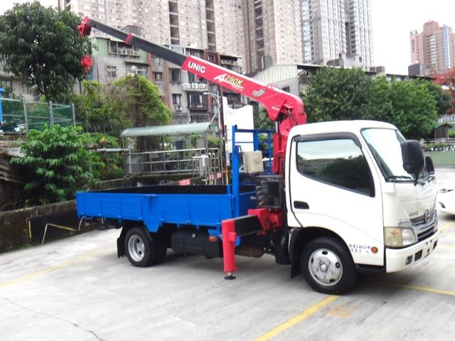 Hino  300  第13張相片