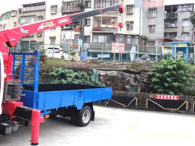 Hino  300  第16張相片