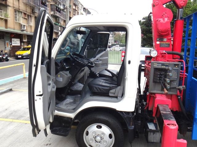 Hino  300  第17張相片