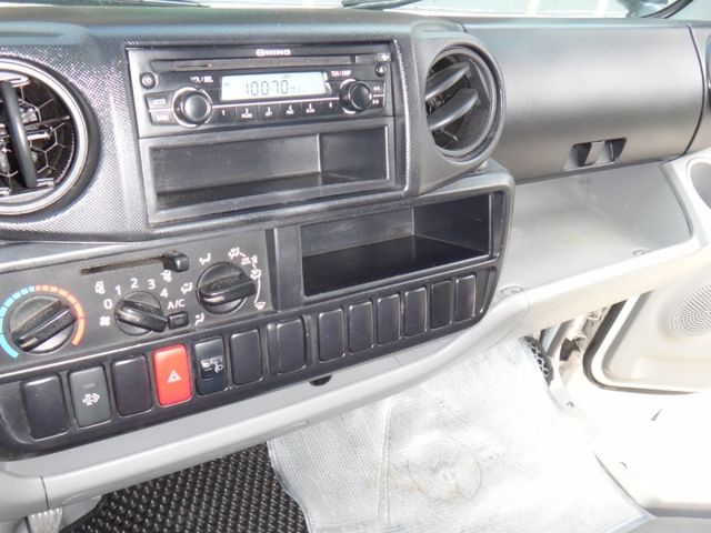 Hino  300  第23張相片