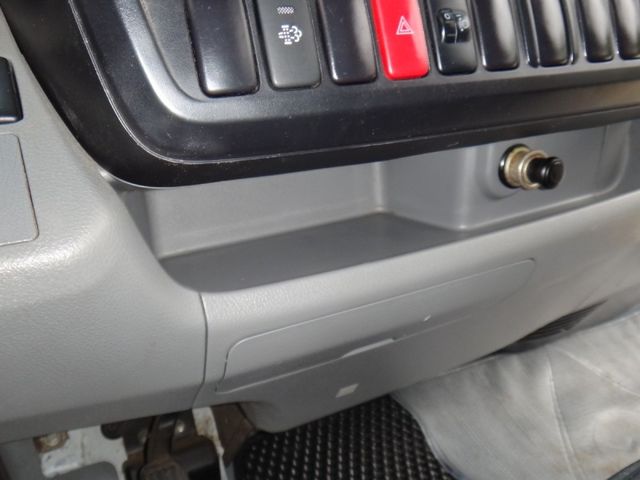 Hino  300  第24張相片