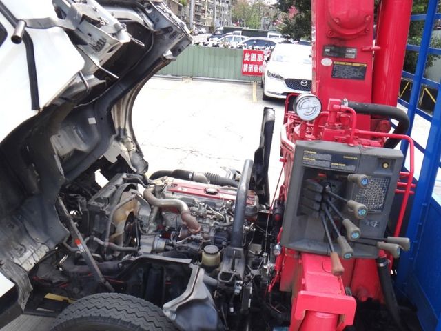 Hino  300  第30張相片