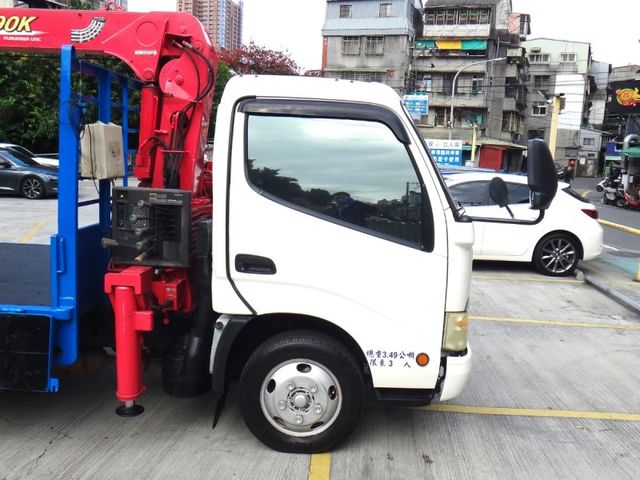 Hino  300  第32張相片