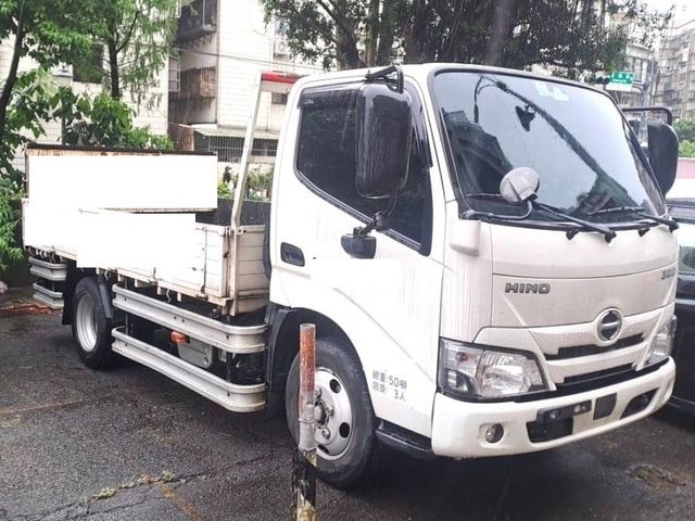 Hino  300  第2張相片