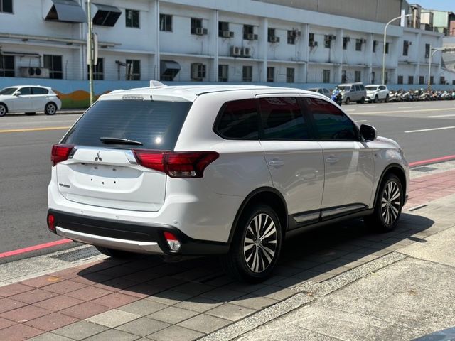 Mitsubishi  Outlander  第5張相片