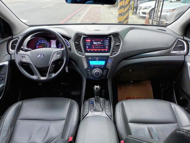 Hyundai  Santa Fe  第13張相片