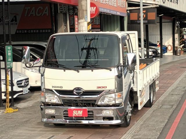 Hino  300 四錄  第3張相片