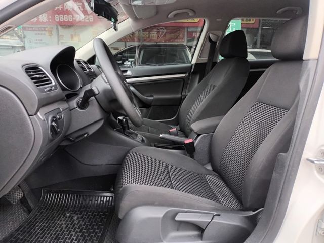 Volkswagen 福斯  Golf  第6張相片