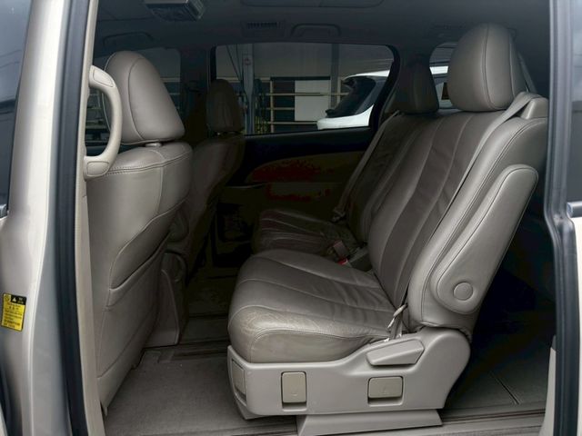 Toyota  Previa  第9張相片