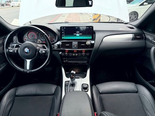 BMW/ 寶馬  X4 SERIES  X4 xDrive20i  第12張相片