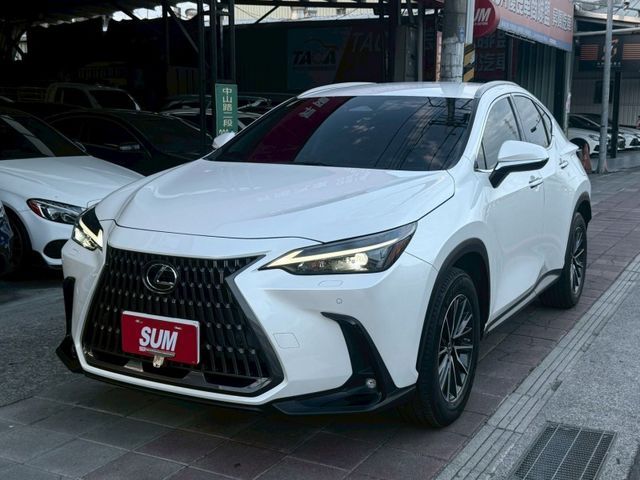 Lexus  NX NX200豪華版 新款一線式尾燈!  第1張相片