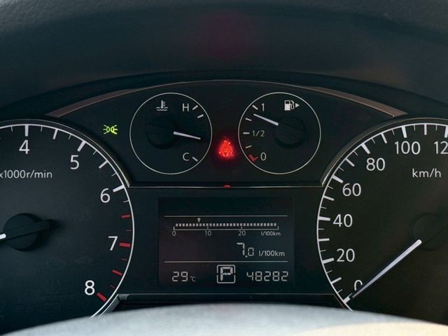 Nissan  Tiida 頂級360環景版!里程僅跑4萬多!一手  第11張相片