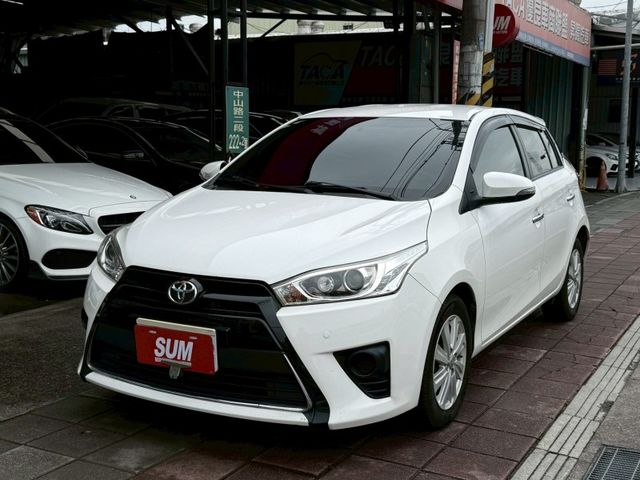 Toyota  Yaris 2017Toyota Yaris改款後小鴨 免鑰匙 恆溫空調 認證車!  第1張相片
