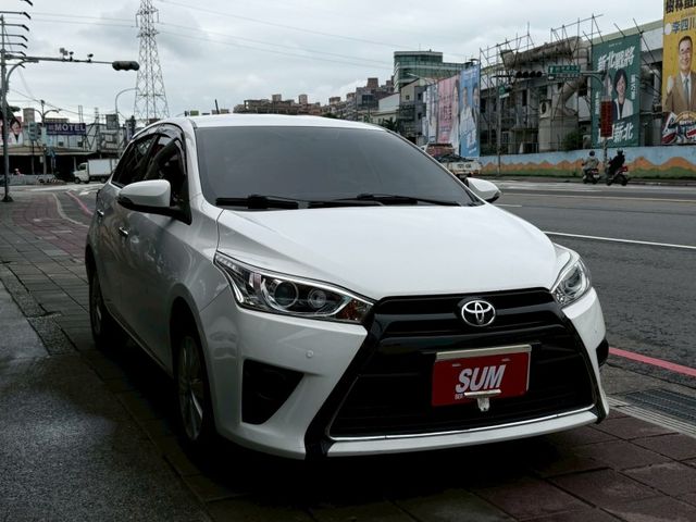 Toyota  Yaris 2017Toyota Yaris改款後小鴨 免鑰匙 恆溫空調 認證車!  第4張相片