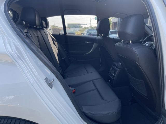 118i 小改款 新款引擎1.5t 代步首選 全車原版件(新市總店)  第8張相片