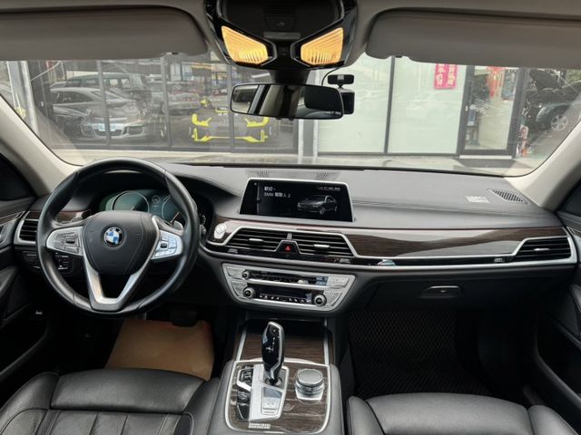 730I 總代理 一手車 原廠保養 紀錄齊全 里程保證 (新市店)  第10張相片
