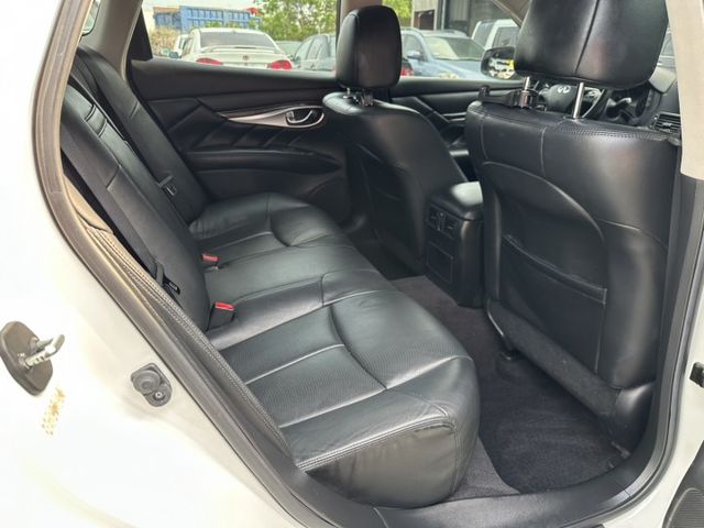 16年式 小改款 Q70 市場稀有白色 實跑5萬公里 全車原版件 (永大店)  第8張相片