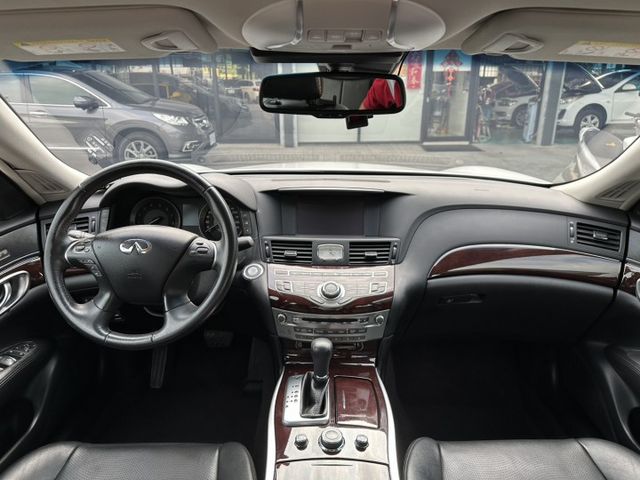 16年式 小改款 Q70 市場稀有白色 實跑5萬公里 全車原版件 (永大店)  第10張相片