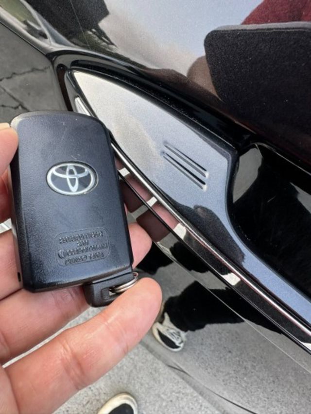 尊爵版 LED頭燈 駕駛電動椅 免KEY 恆溫 定速 全車原版件  第13張相片