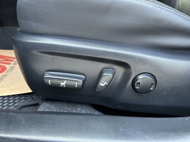 尊爵版 LED頭燈 駕駛電動椅 免KEY 恆溫 定速 全車原版件  第17張相片