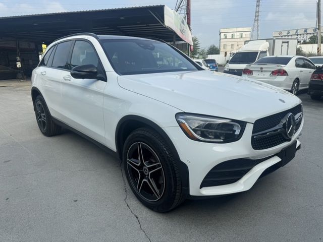GLC300 SUV AMG 夜色套件 選配表請入內 全車原版件 (新市店)  第3張相片