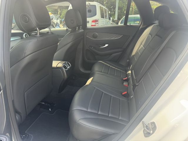GLC300 SUV AMG 夜色套件 選配表請入內 全車原版件 (新市店)  第6張相片