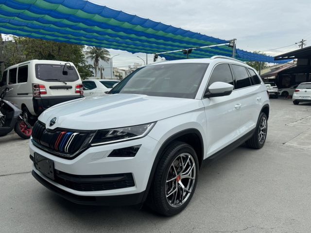 2.0 TSI 4x4尊榮版 七人座 原廠數位儀表 全車原版件 里程保證 (新市店)  第1張相片