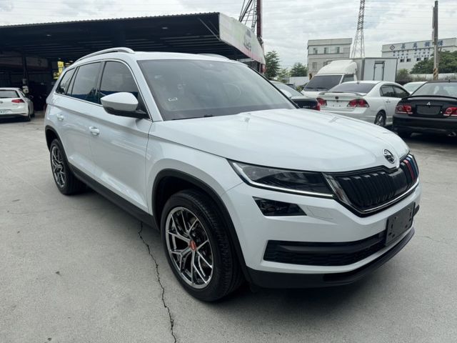 2.0 TSI 4x4尊榮版 七人座 原廠數位儀表 全車原版件 里程保證 (新市店)  第3張相片